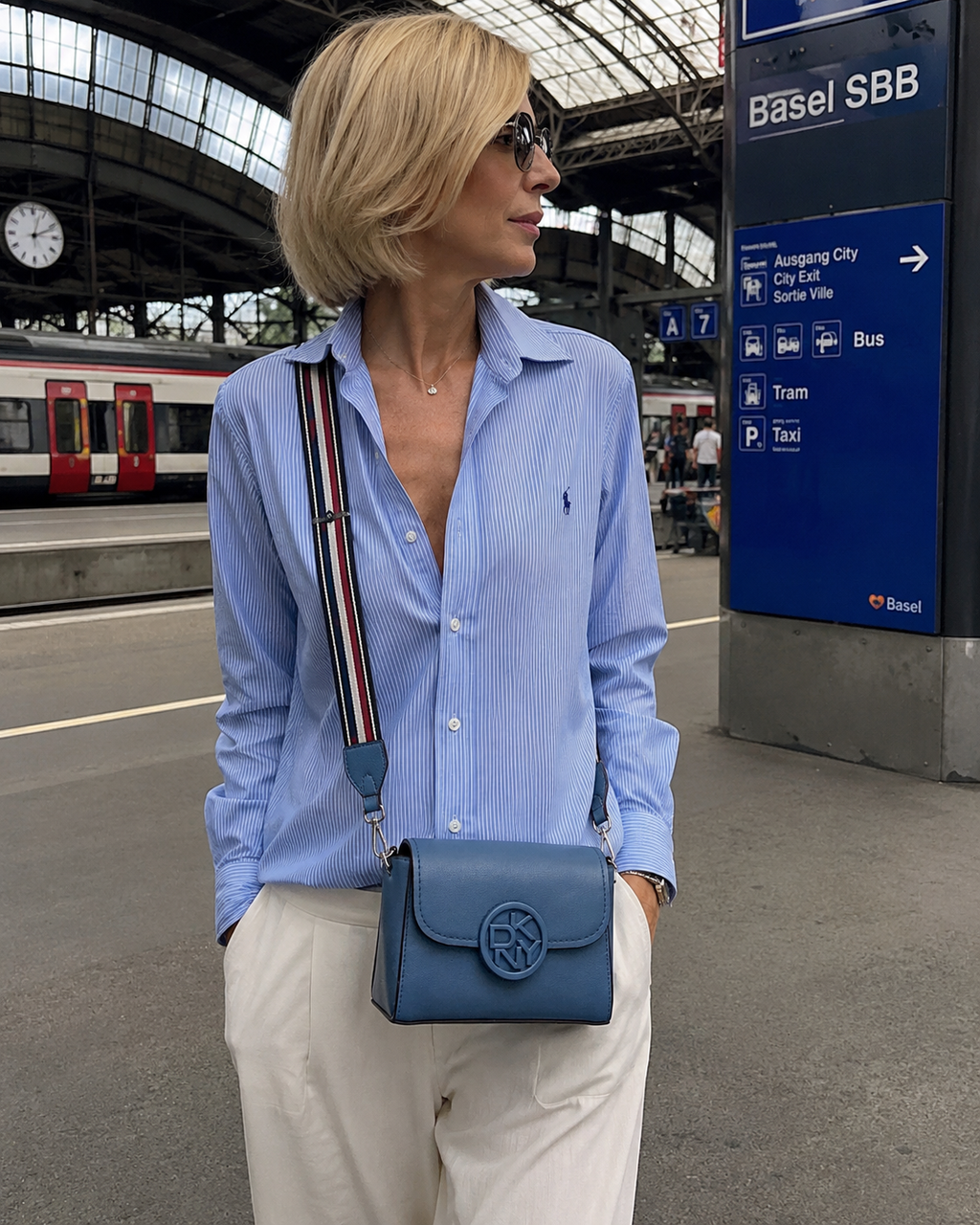 DKNY LEINA CROSSBODY BAG
